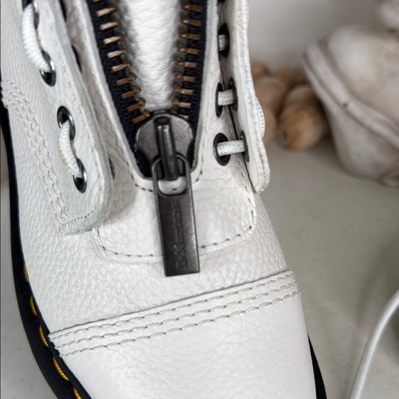 Dr. Martens Sinclair Platform Bootie (Women) Sz 8 NWOB - Picture 3 of 15